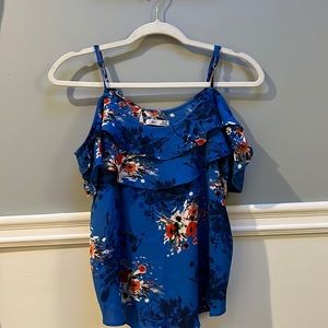 Dex size XS cold shoulder top